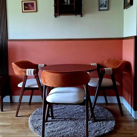 Nikola's Center Garden View