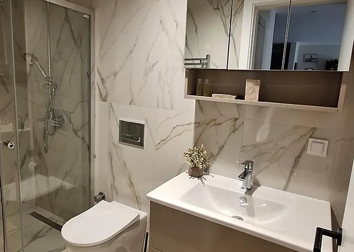 Nikola's Center Garden View