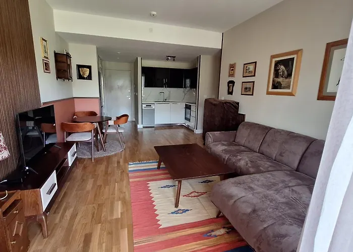 Nikola's Center Garden View *