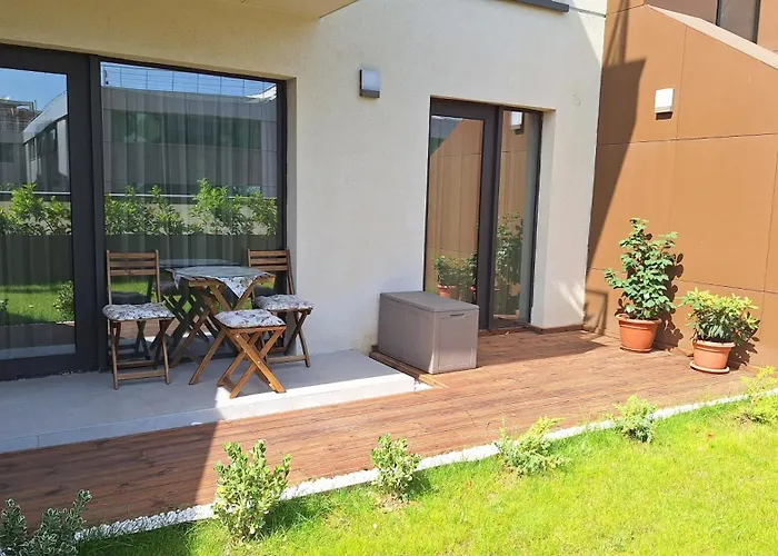 Nikola's Center Garden View Апартаменты *