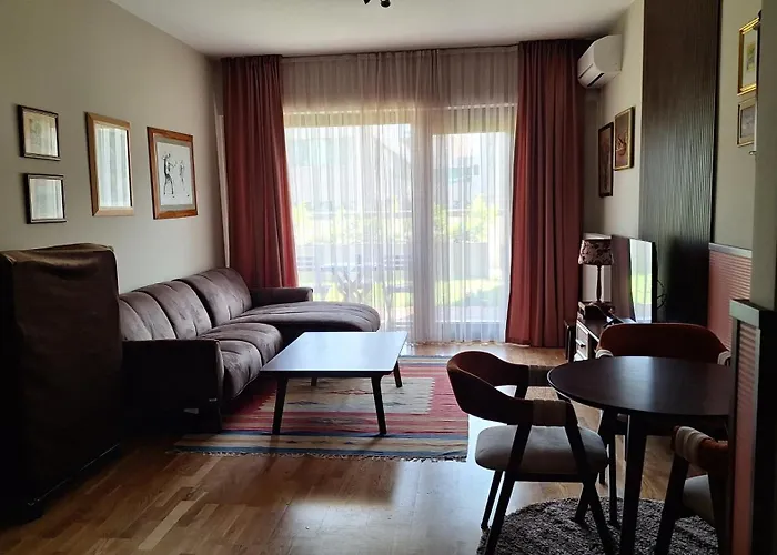 Nikola's Center Garden View Апартаменты *