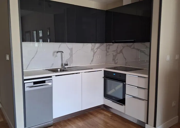 Nikola's Center Garden View